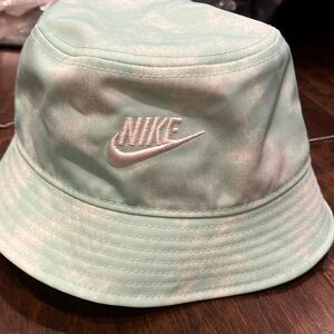 Nike bucket hat